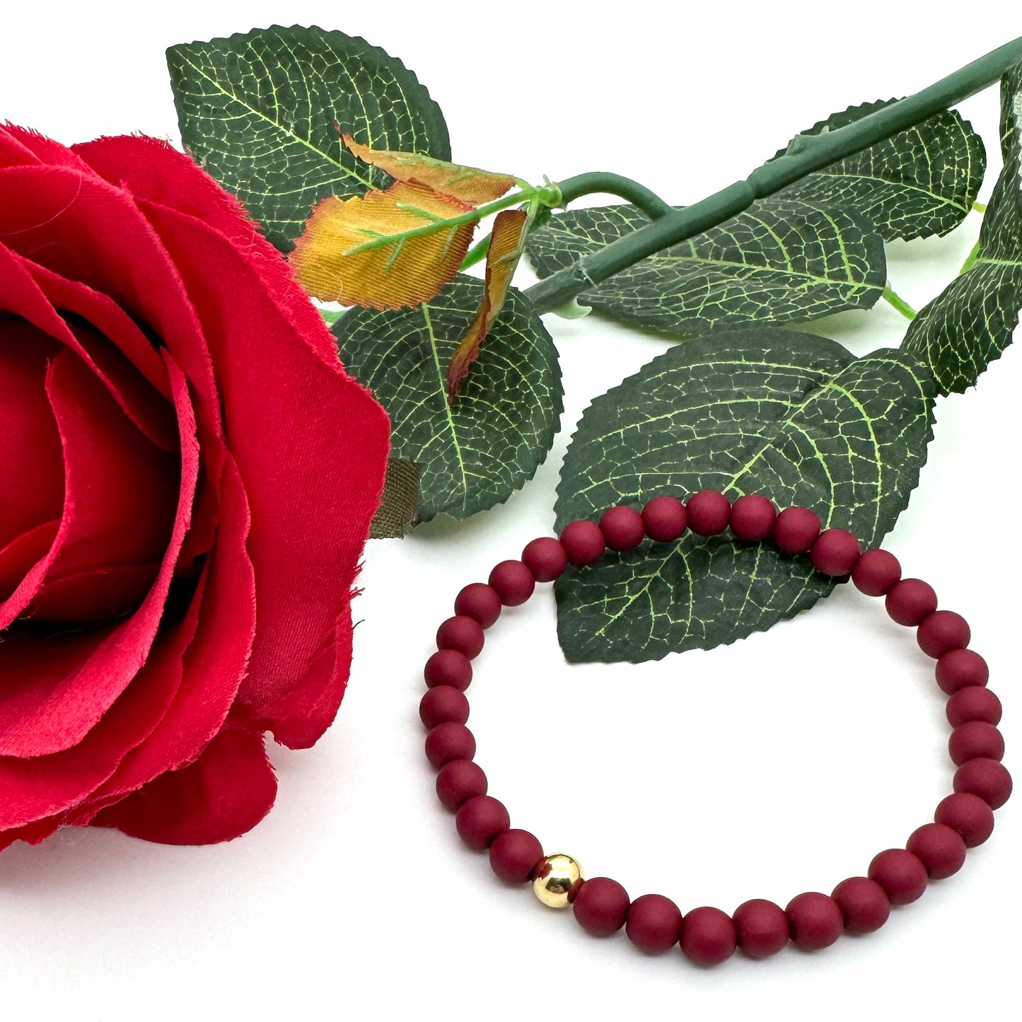 Bracelet perles rouge cerise et or