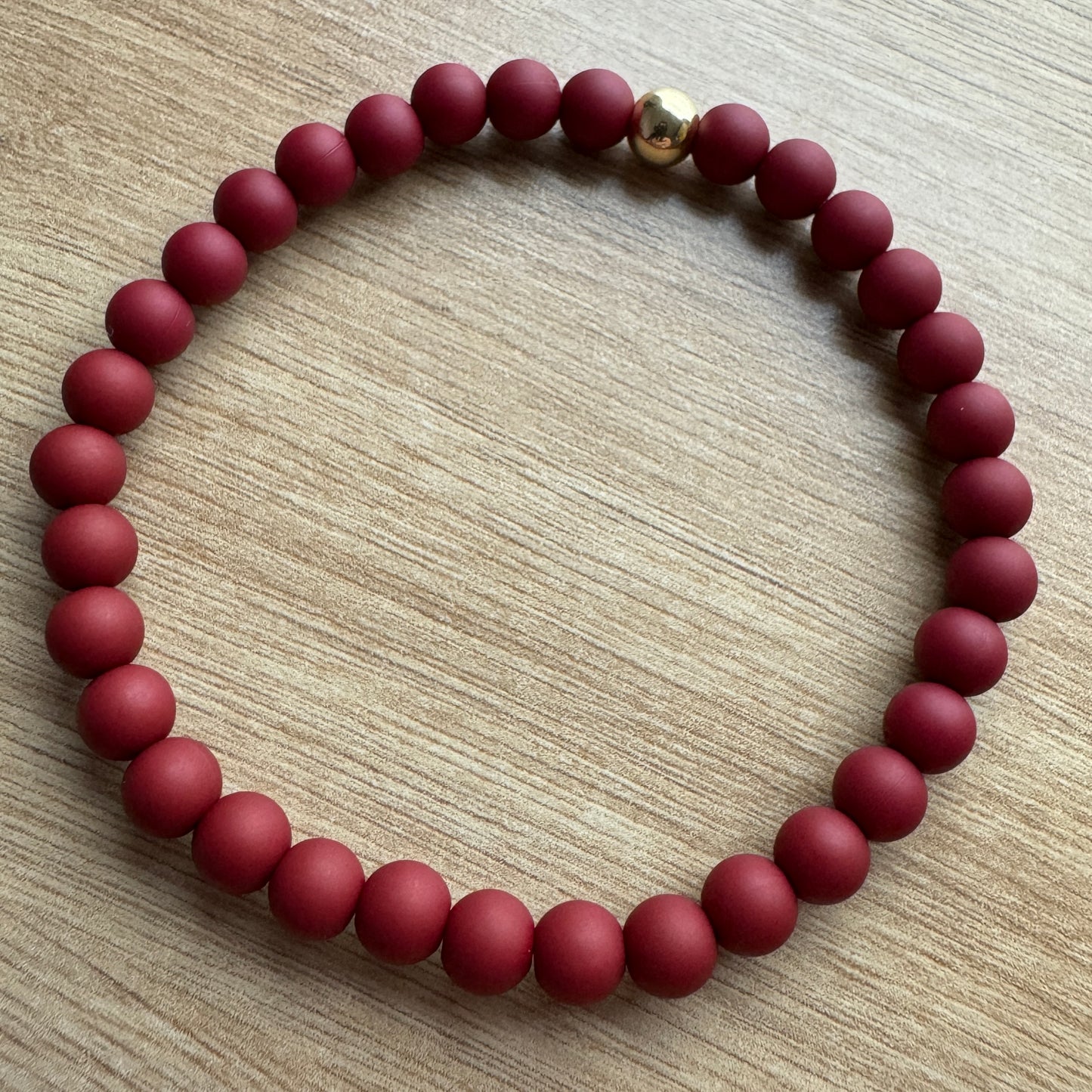 Bracelet perles rouge cerise et or