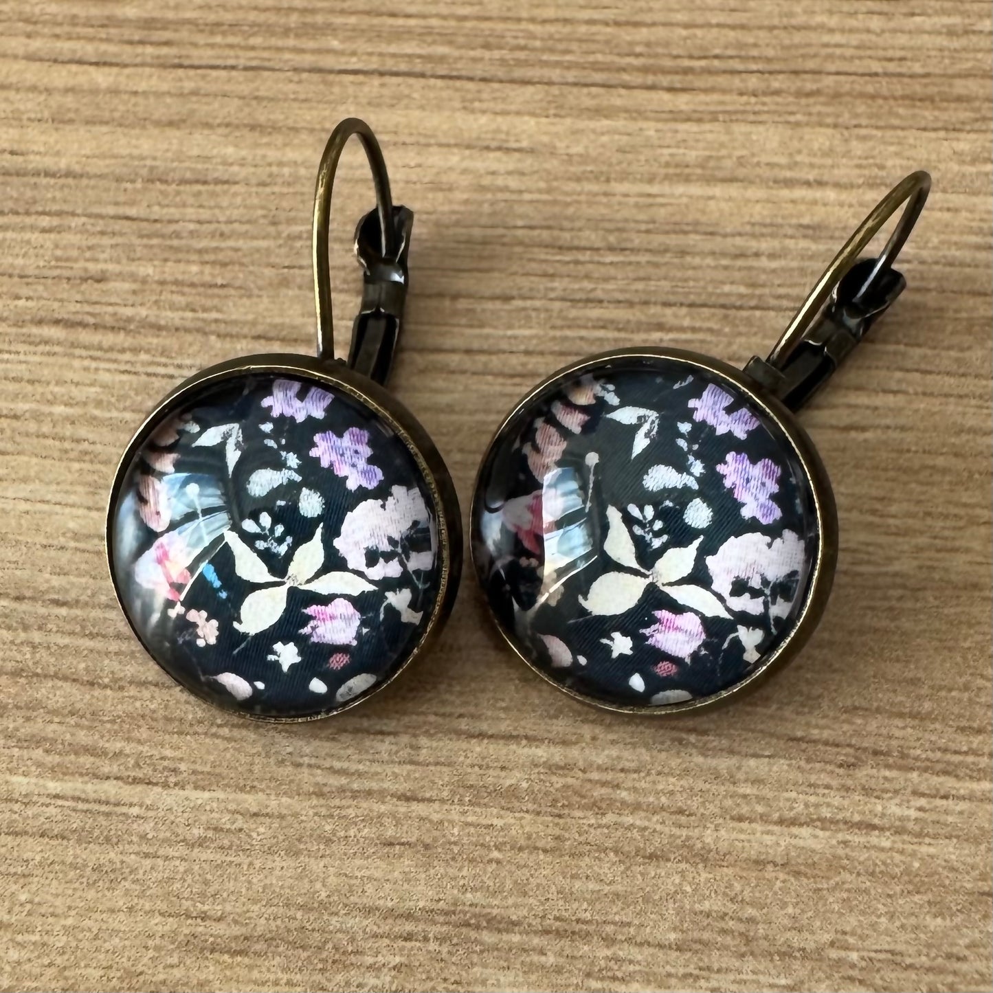 Boucles d'oreilles dormeuses motif floral Liberty